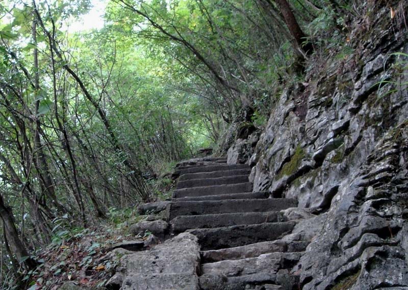 利川龙泉古寺铁炉寨