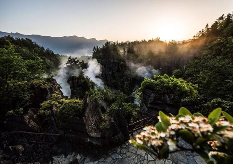 恩施梭布垭石林