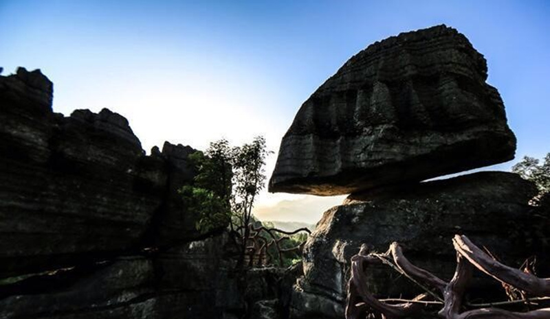 恩施梭布垭石林